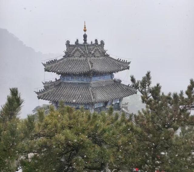 千山披银装 氛围感拉满