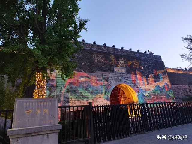 漫步秦淮河，从夫子庙到老门东，寻乌衣巷夕阳和朱雀桥野草