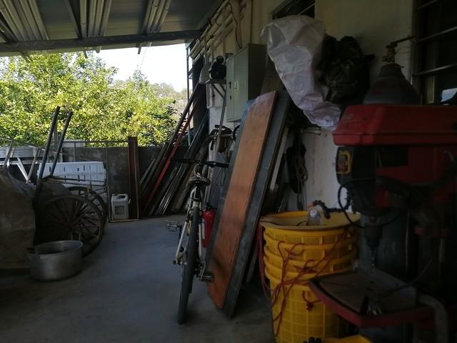 玉米地里传来惨叫！64 岁农妇半截身子被吞，天黑抢收的代价太惨痛