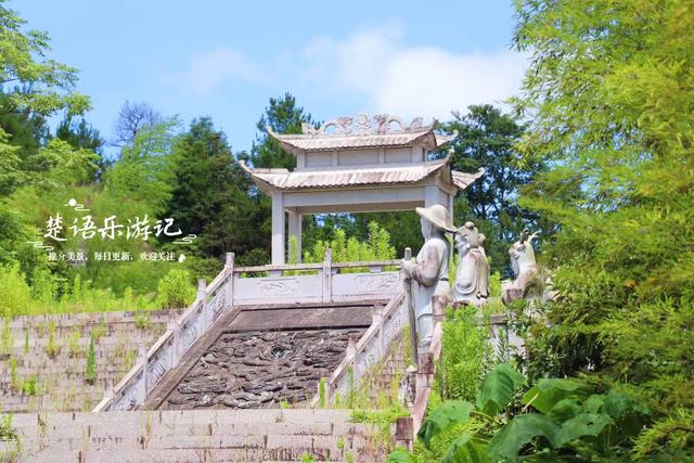 宁波奉化的传统村落，山水相依景色宜人，成为玩水与漂流胜地
