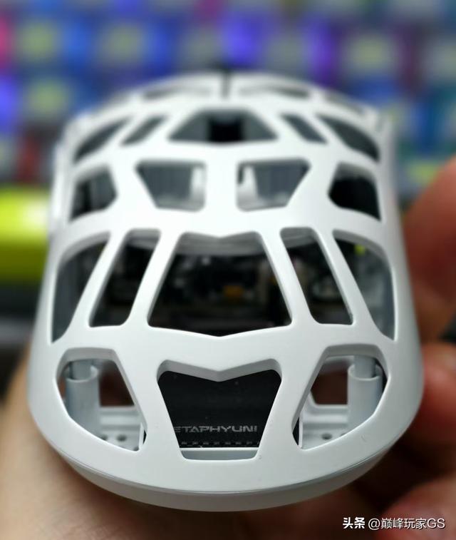 五分之一的价格，平替雷蛇毒蝰mini se？玄派M6镁合金无线鼠标