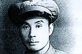 山东85岁老农隐居22年，因蓝色裤子身份暴露，2005年被请进中南海图片