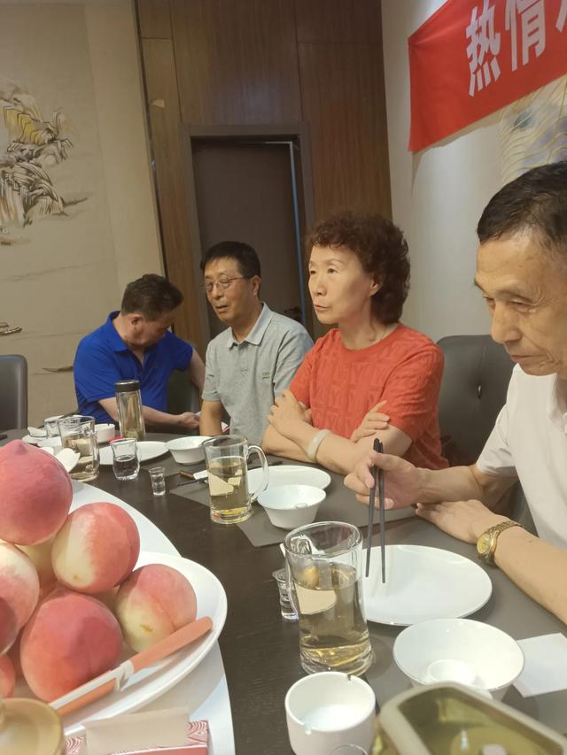 同学聚会秦安品蜜桃