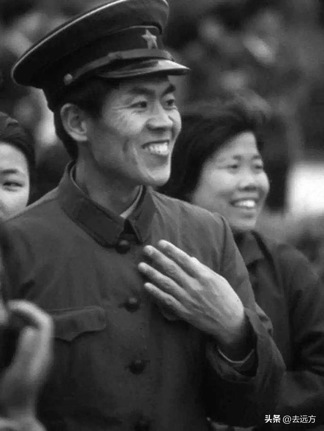 92年相亲失败,去兄弟家喝酒,他娘却悄悄问我:你看我家姑娘咋样