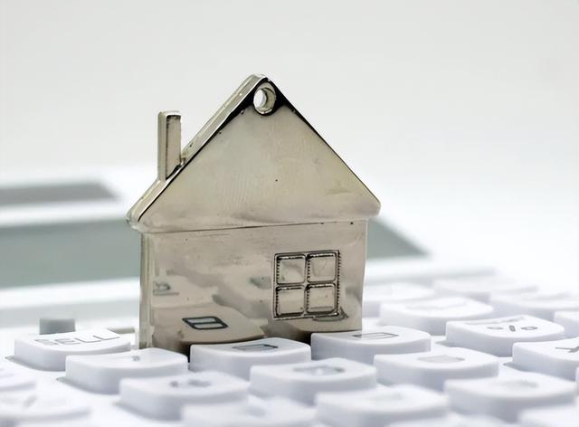 李嘉诚预言中了！现在手握“2套房”的家庭，或难避免3个结果！