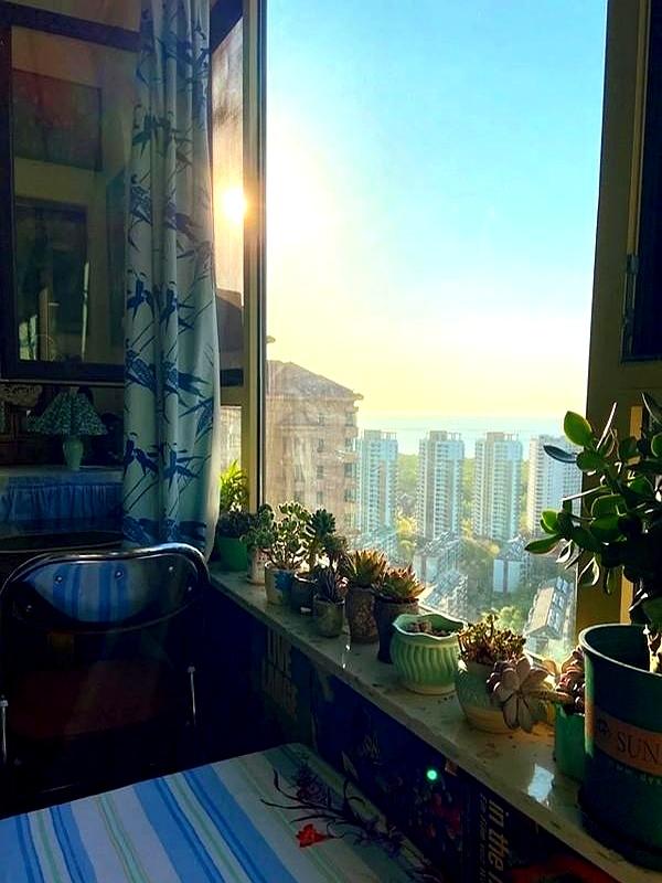 河北一女子把阳台改成了临窗卧室，竟意外成了梦中情家，太羡慕了