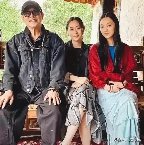 李连杰二女儿李苔蜜五官精致，清丽脱俗，长得漂亮也像李连杰