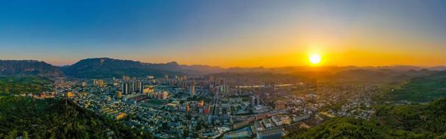 月满青泥河，灯候远方客——成县双节夜游全攻略