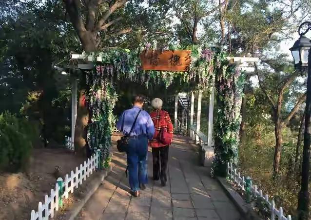 两性关系：60岁女人的大实话，男人过了65岁，只剩下一个“用处”