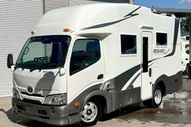 新款丰田四驱轻卡房车，2.8T柴油机，6座6卧大空间，三代人旅行图片