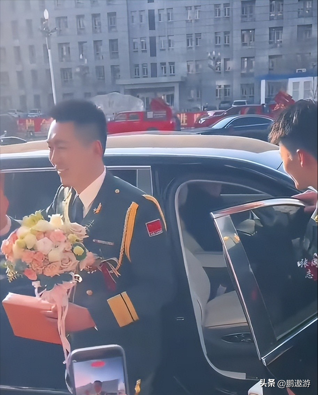 张自轩婚礼现场	，新娘很强势两次拒绝他的亲密动作，岳父实力不菲