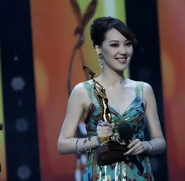 讨好大佬、陪睡上位、遭央视开除，被传与小尼结婚的她如今怎样了