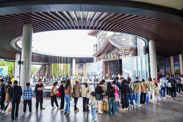 假日温情满鹰潭，文旅服务暖人心【全球学子嘉游赣 奇绝鹰潭逍遥游】