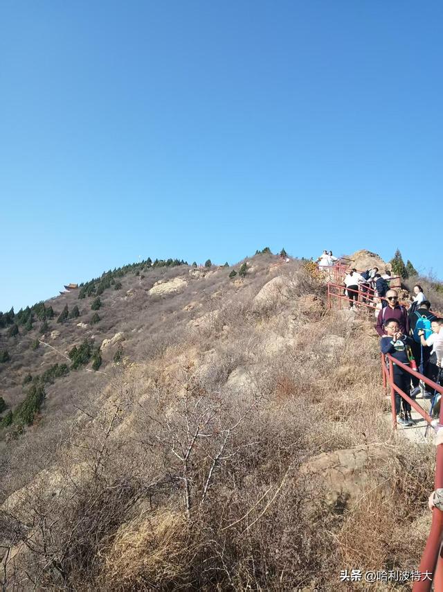 怒征西山公园，立在539.8米的顶峰