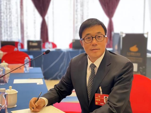 反手掐美脖子！“芯片之父”太给力！弃美归国，研发成果堪比核武