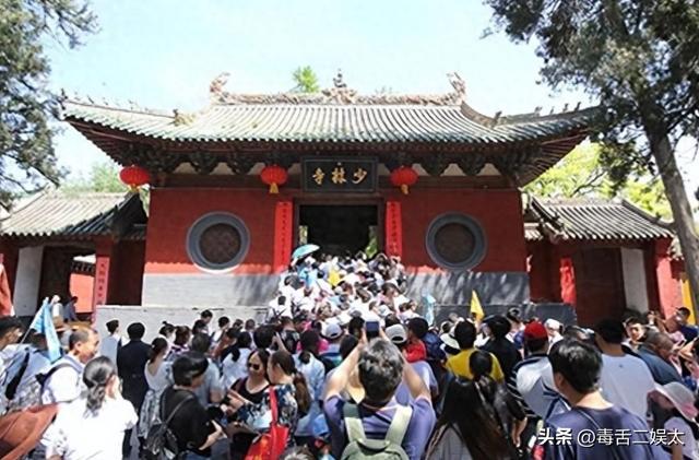 善恶到头终有报！少林寺新住持刚上任两天，恶心的一幕就出现了