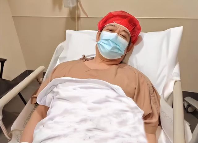 62岁李连杰回应噩耗，手术过程佛珠不离手，聊天记录透露更多细节