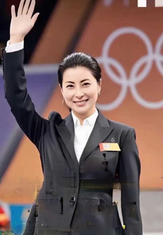 不装了！结婚10年后，章泽天彻底跟刘强东翻脸，郭晶晶当初没说错