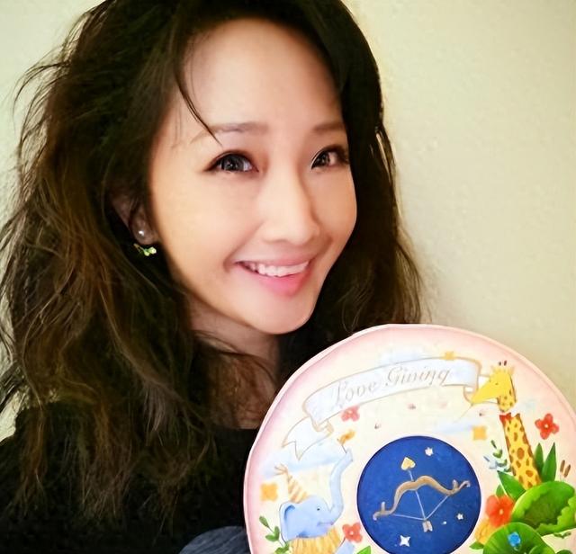 原来她早已离世，自己定墓园和寿衣，3200万遗产全给姐姐