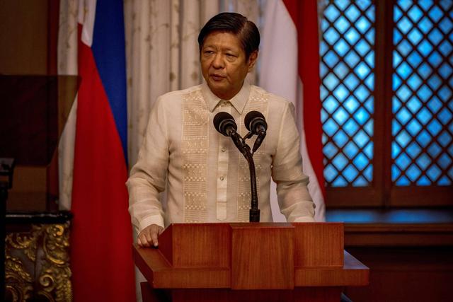 菲律宾军方得到美国指令，发动政变推翻马科斯，阻止亲华派上台？