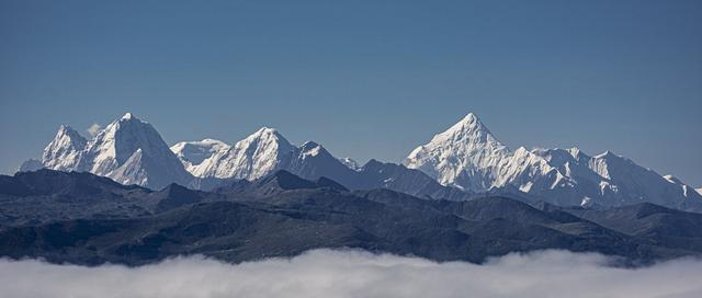 中国四省藏惊喜！打飞的比开车还香，1小时直达雪山草原