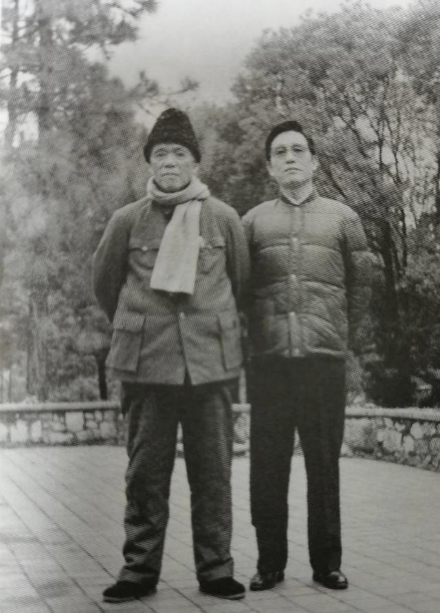 韩先楚夫人有多美？这是1970年留影，她50岁，皮肤白皙，气质非凡