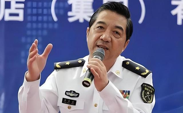 张召忠：美国就算一动不动	，中国20年也追不上，中美差距那么大？