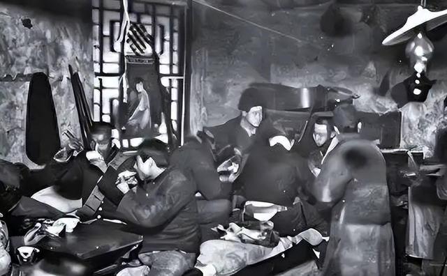 旧时东北绺子里胡子吃什么伙食：平时窝头咸菜，砸窑后当场解大馋