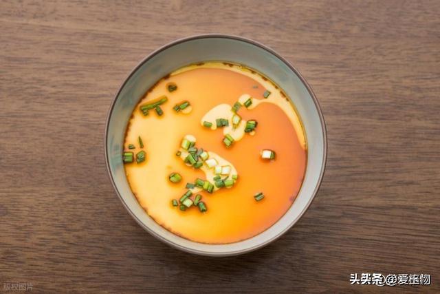 人造鸡蛋泛滥，成本只要1毛钱？应该如何分辨？这4种鸡蛋真要少吃