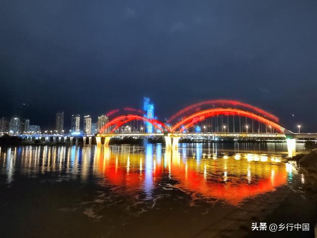 打卡北湖公园：读懂南充的文化密码与生活温度/乡行中国走进南充
