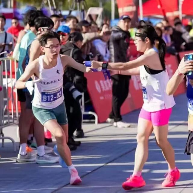 北京航空航天大学：从减肥30斤到800米纪录，她跑出热辣滚烫！