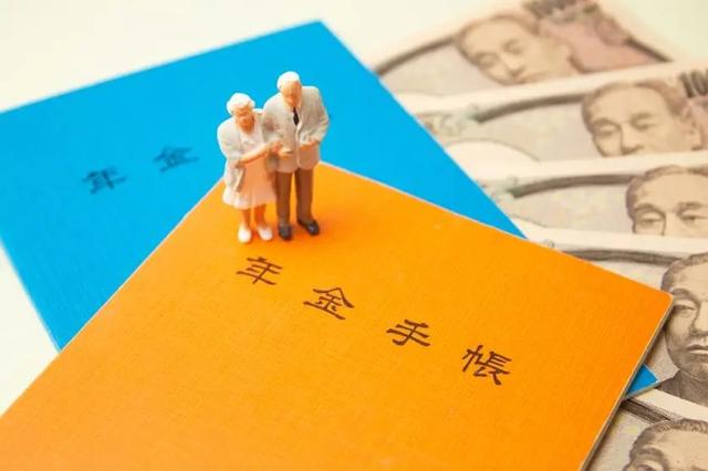 日本老夫妻节俭一生，不买车买房，存巨款退休！刚闲下来，人没了