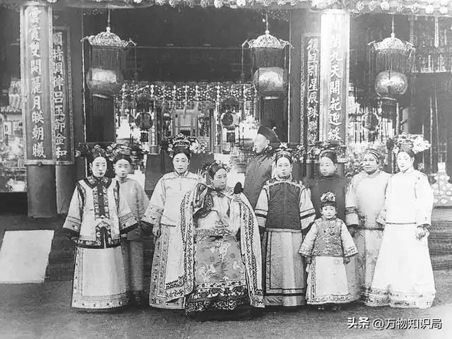 1983年慈禧墓开棺老照片:出土时全身长白毛,牙齿和指甲保存完整