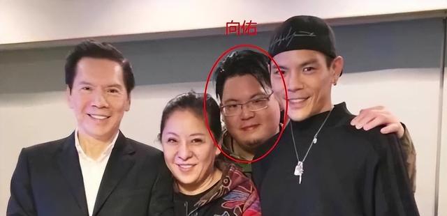 3天5个瓜！鲜肉出轨，男星离婚，37岁女星骚扰已婚男，个个离谱