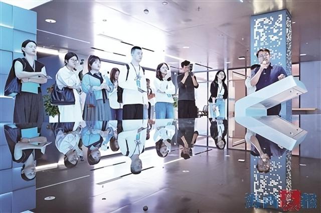 “央媒话厦门”采访团聚焦厦门科技创新