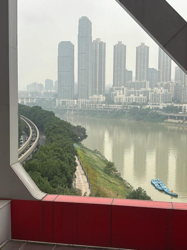 七律·穷游陪都观音桥自嘲