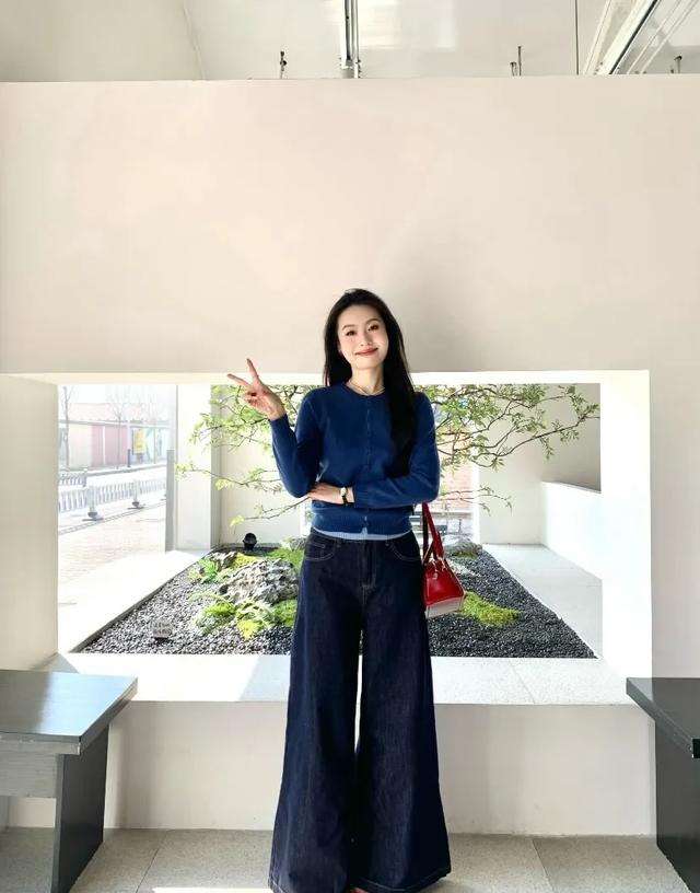 “针织衫+阔腿裤”早秋王炸组合，高级又时髦！