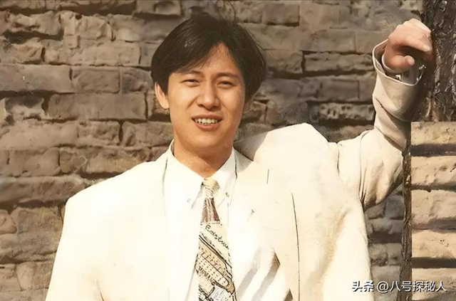 57岁解晓东现状：定居安徽，陪九旬父亲安度晚年，沦落到商演赚钱