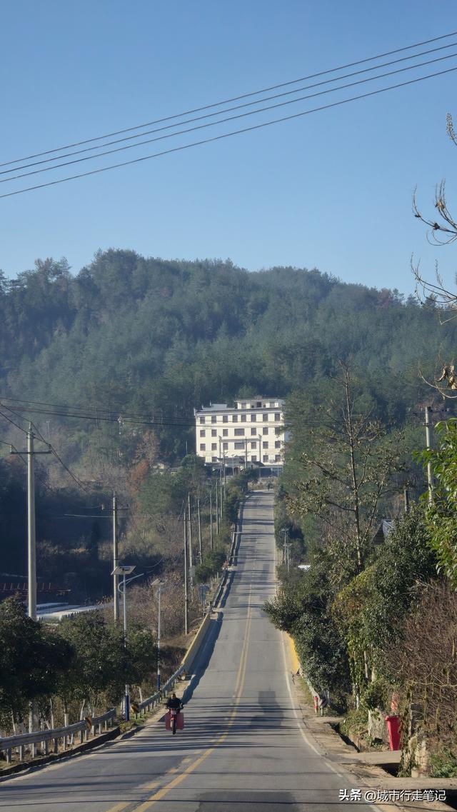 马丁公路、水上红叶的秋景没看到，却被日落和水库给震撼了