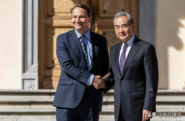 王毅刚下专机，欧盟强国关闭边境，90%中欧班列停运，情况不正常