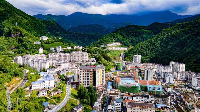 湖北有一个藏在深山密林中的避暑胜地，人少景美，被誉为华中凉都