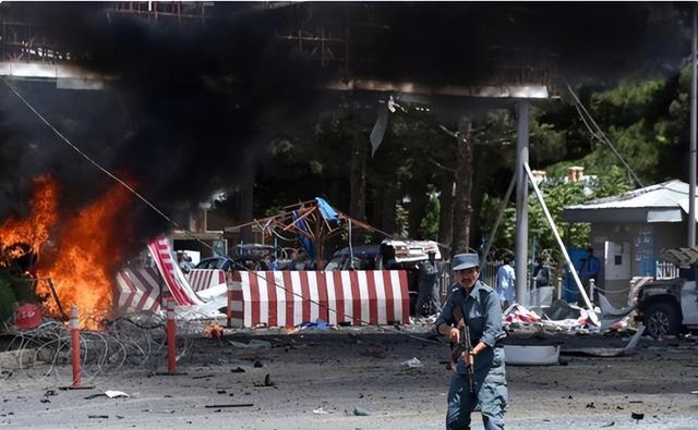 泰柬停火第二天，中方2000万援助送到	，王毅当面对柬提出两个要求