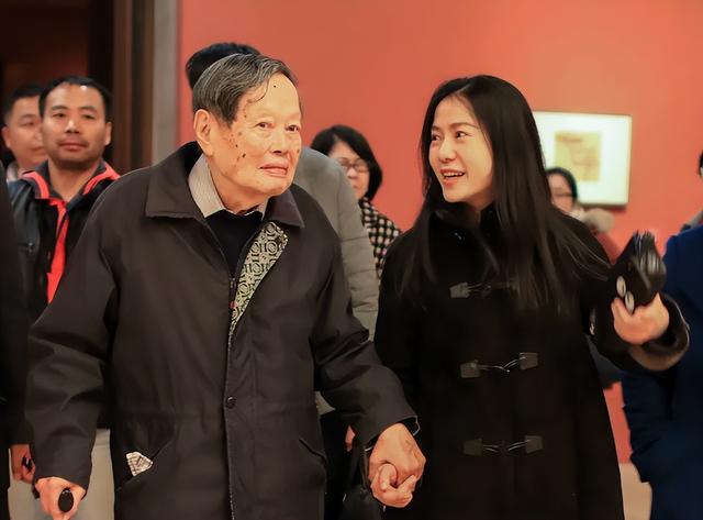 杨振宁教授有18亿遗产？别瞎猜！今天给大家捋捋他究竟攒了多少钱