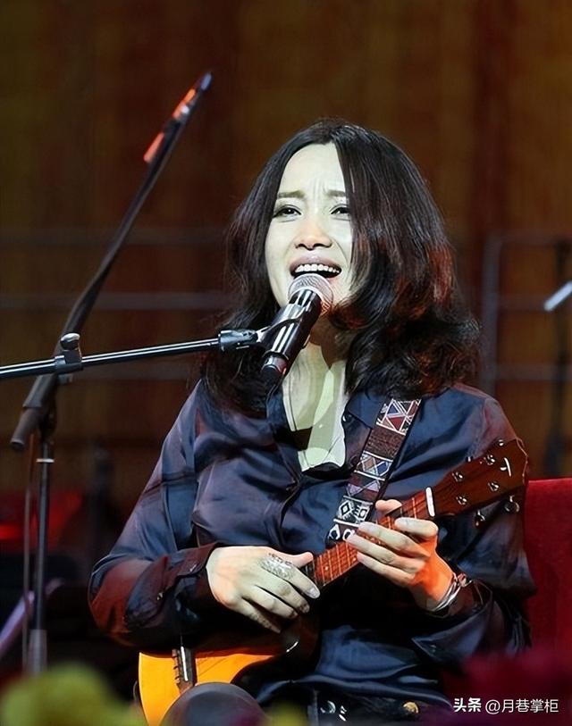 六登春晚，与恩师同居后怀孕，被骗流产，57岁斯琴格日乐晚景凄凉
