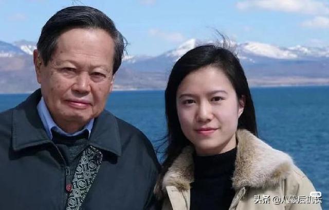 杨振宁离世2天，三件让人担心的事发生了，翁帆一字不差全说中！
