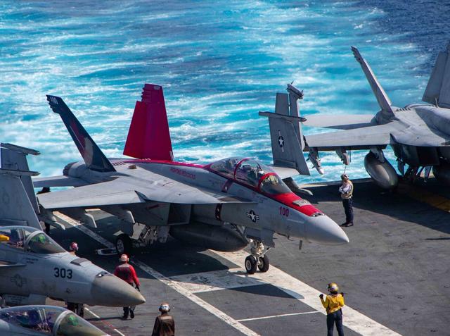 美军南海坠机后，不到24小时，中美互通重磅电话，王毅表态不简单