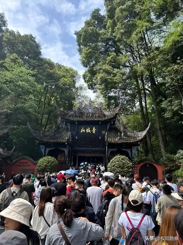 中国旅游版图重新洗牌！12省份收入破万亿，四川凭什么稳居榜首？