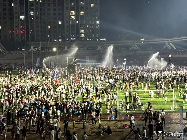 社区飙艺、泼水蹦迪！瓮安这场夏夜盛宴太燃啦