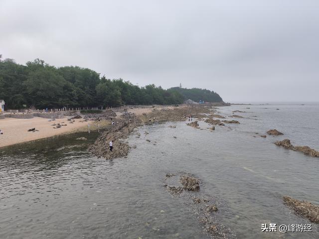 搭乘17路双层巴士来到美丽的栈桥，东炮台上看清末烟台的海防要塞