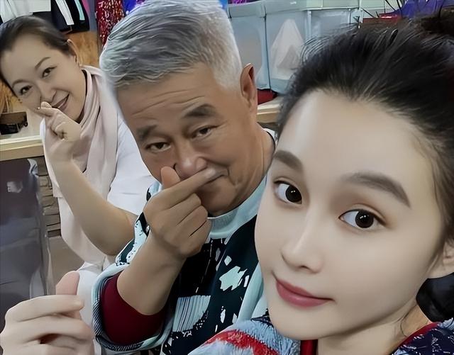 赵本山扛不住了！就算有再多豪宅豪车，也无法拯救自己的女儿​